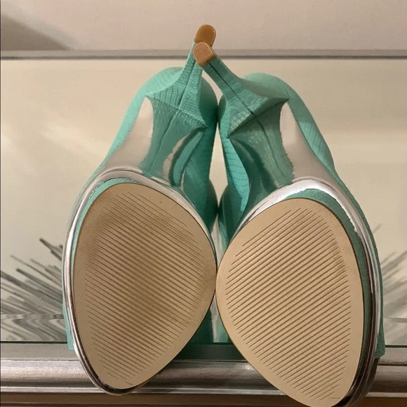 Enzo Angiolini Women's Green Peep Toe Heels - Picture 7 of 9